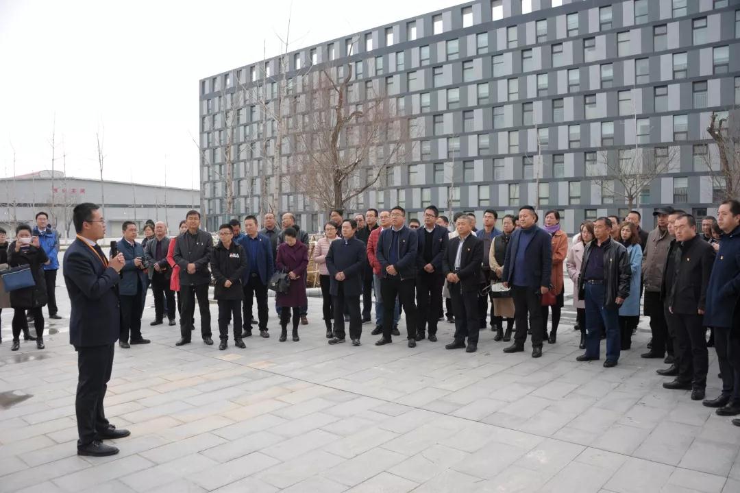 甘肅省第三期黨建強、發(fā)展強非公經(jīng)濟工作能力提升培訓班參觀蘭州新區(qū)“亞太三廠” 項目